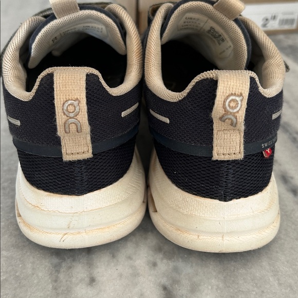 On Running Kids Cloud Play Slip-On Sneakers sz 2 in Navy Blue - Picture 5 of 7